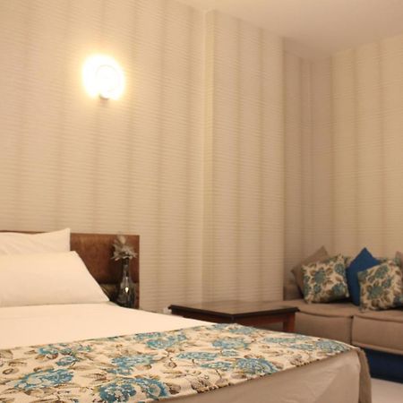 Camelot Hotel Džunija Exteriér fotografie